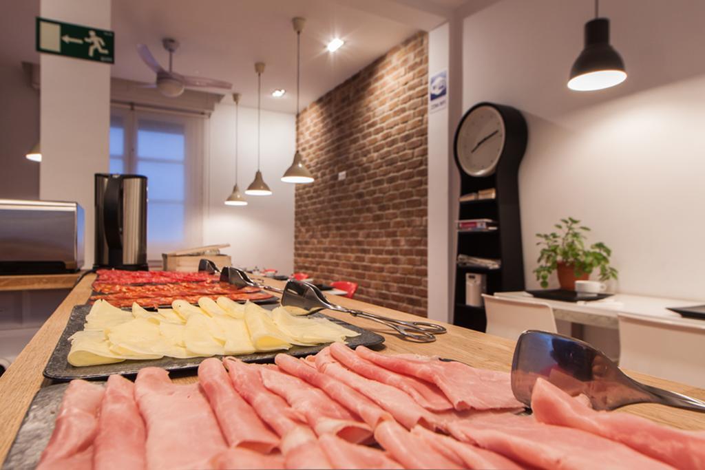 Woohoo Hostal Madrid Exterior photo